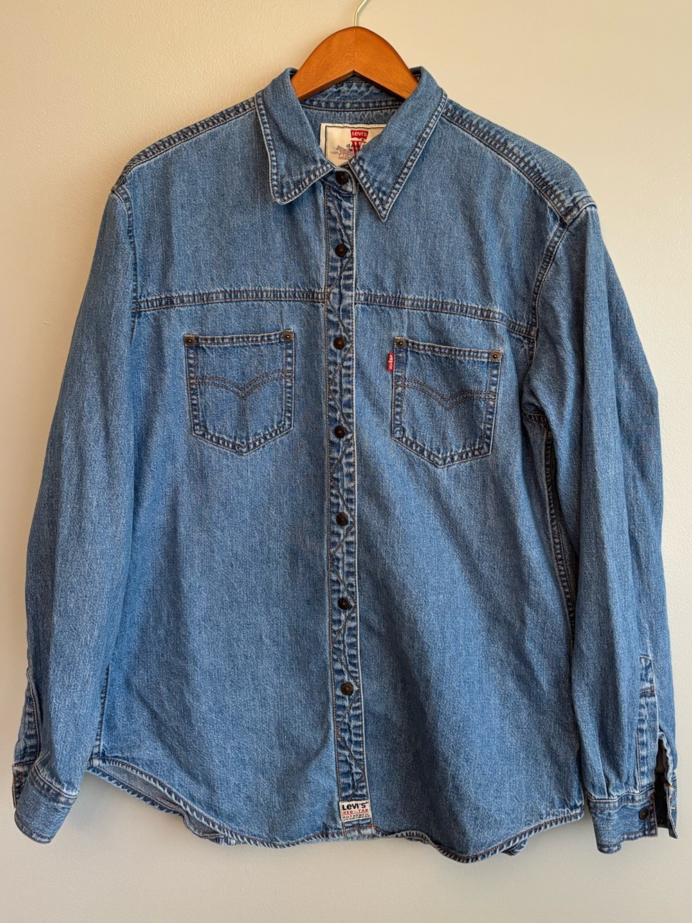 VTG Levi Red Tab Authentic Jeanswear Long Sleeve Denim Snap Button Down Top Lrg.